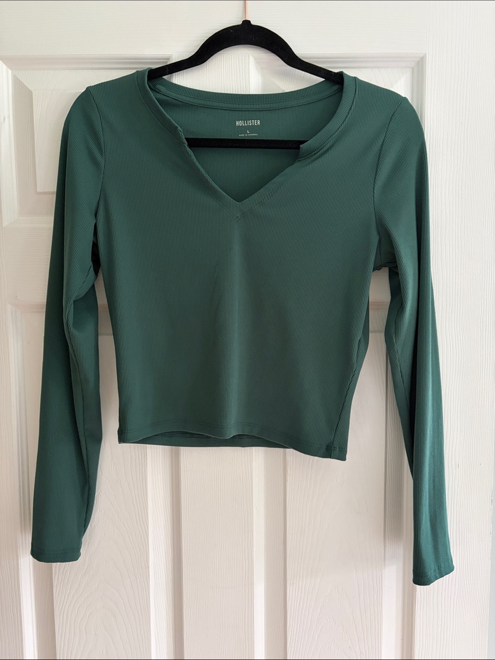 Hollister Long Sleeve V-Neck Top in Deep Green